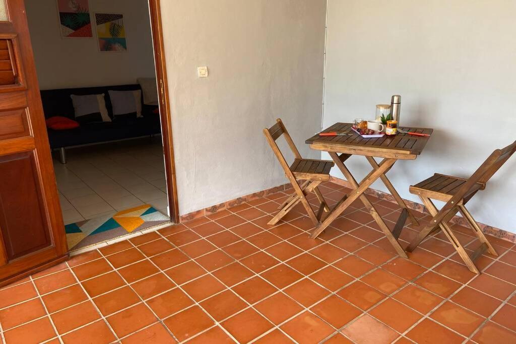 Apartamento La Fabuleuse Escapade Robertine Le Robert Exterior foto